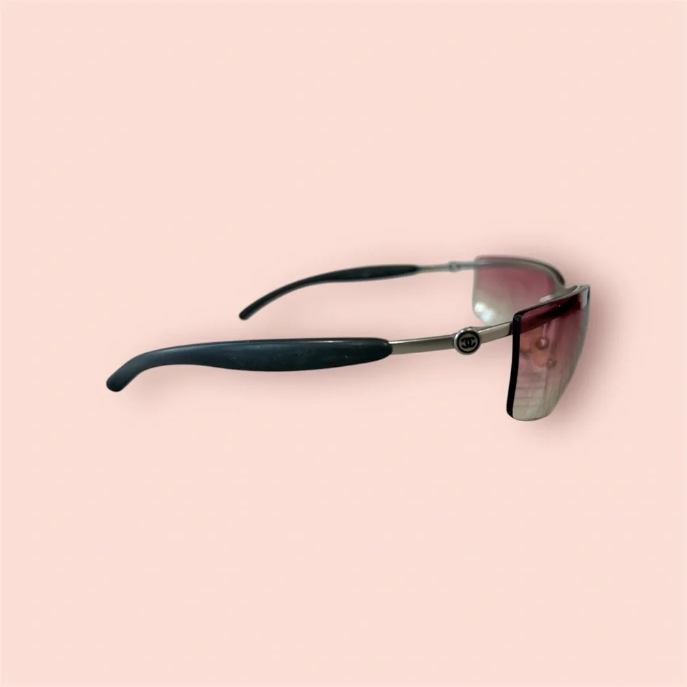 Vintage pink CHANEL sunglasses circa 2001. Style 4008 123/58. - Picture 2 of 7